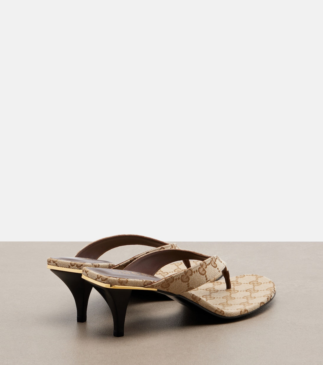 ELADÉLE Vittoria Thong Sandalen